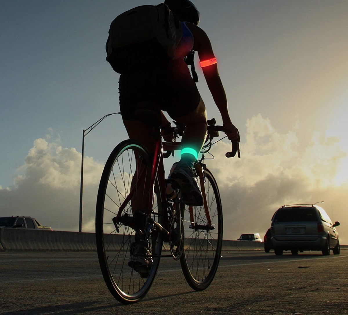 Light Up LED Armband for Running Walking at Night,Reflective Arm Bands for Runners,Rechargeable Jogging Lights,High Visibility Night Running Safety Gear Adjustable Running Women Men Kids - Green